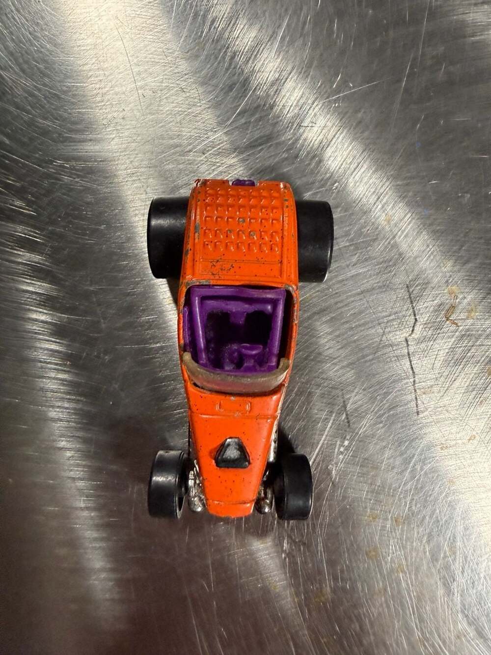 Hot Wheels 1999 Orange '32 Ford Roadster with Purple Interior and Flames